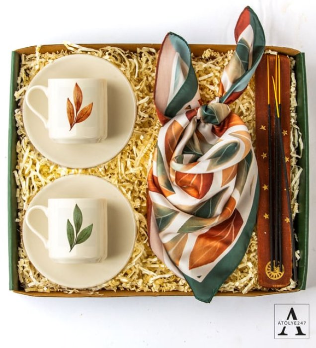 Özel Tasarım Hediye Seti- Yaprak Desenli Fular - 2 Adet Kahve Fincanı - Ahşap Tütsülük - Tütsü - Özel Tasarım Hediye